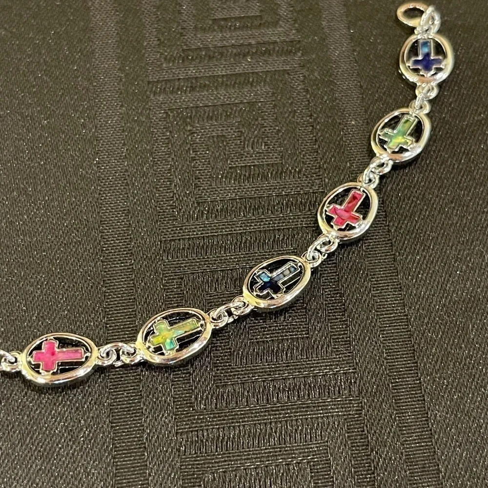 👋 3/$15 Silver Natural Shell Cross Bracelet 🌈